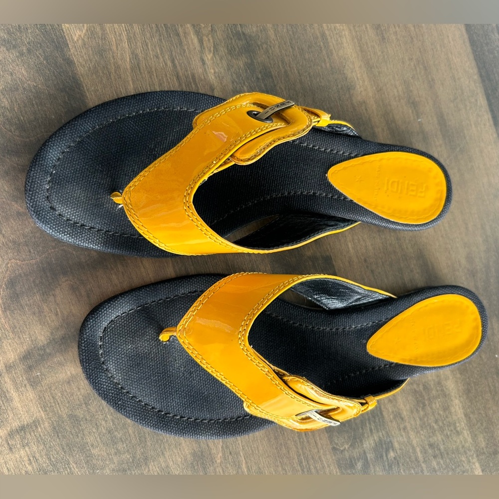 💛💛FENDI Yellow Summer Sandler with Buckle Design💛💛☀️☀️